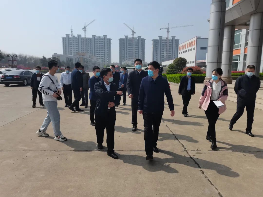 新沂市委書記陳堂清走訪江蘇偉業(yè)鋁材，調(diào)研企業(yè)防疫穩(wěn)生產(chǎn)工作